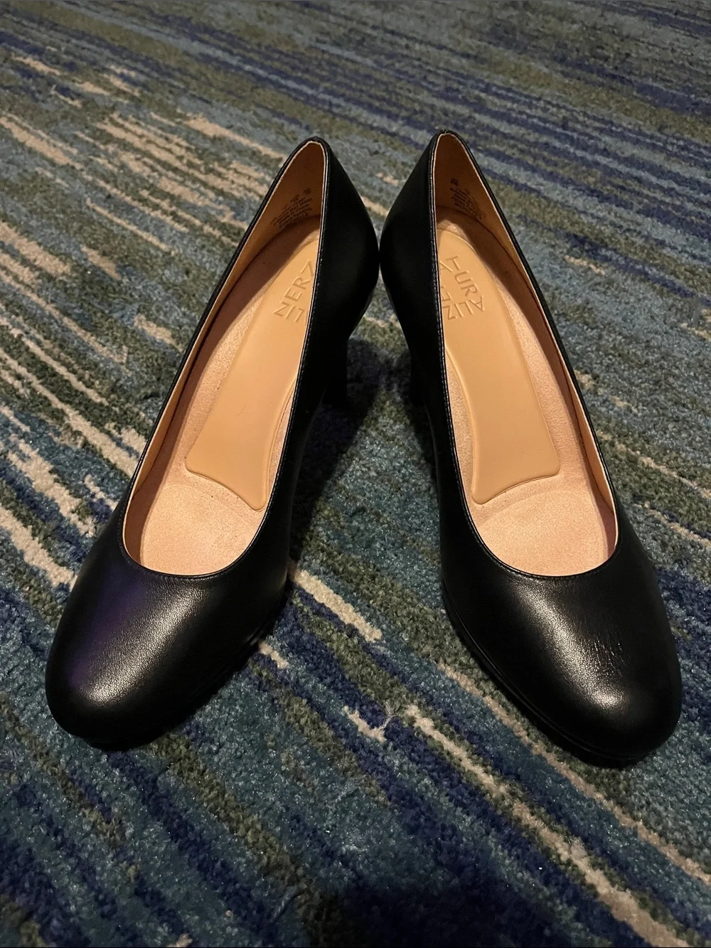 Naturalizer Black Leather Round-Toe Women’s Pumps